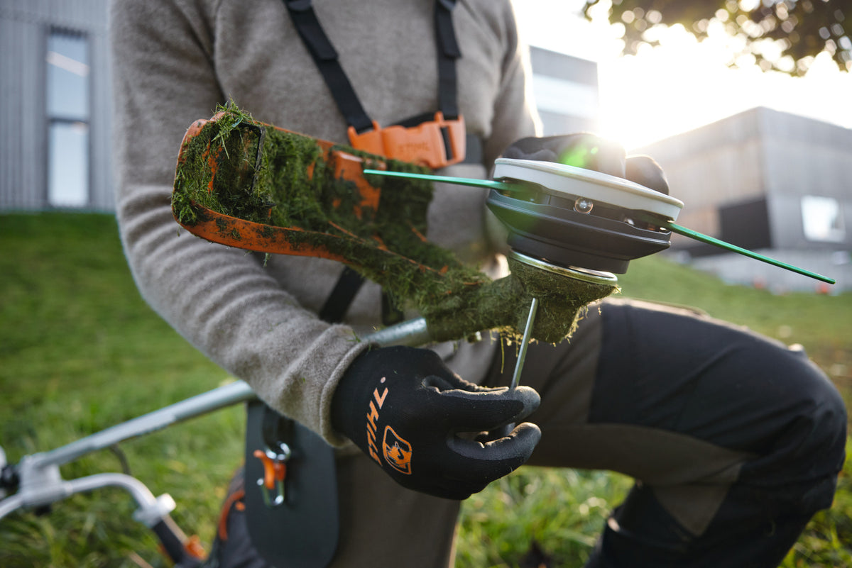 STIHL FSA 120 Akku-Freischneider im Einsatz