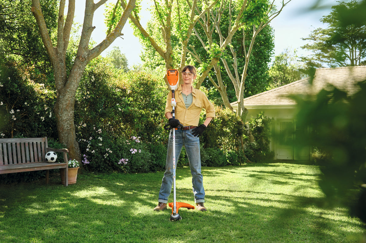 STIHL FSA 80 R Akku-Freischneider im Einsatz