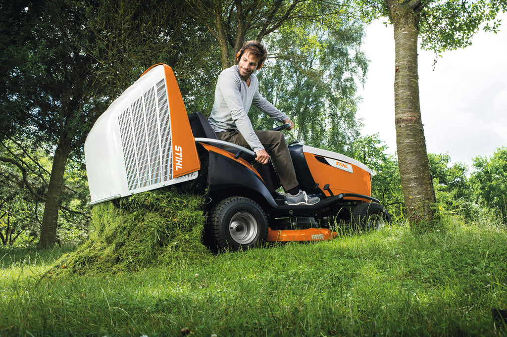 STIHL RT 6112 ZL Rasentraktor im Einsatz