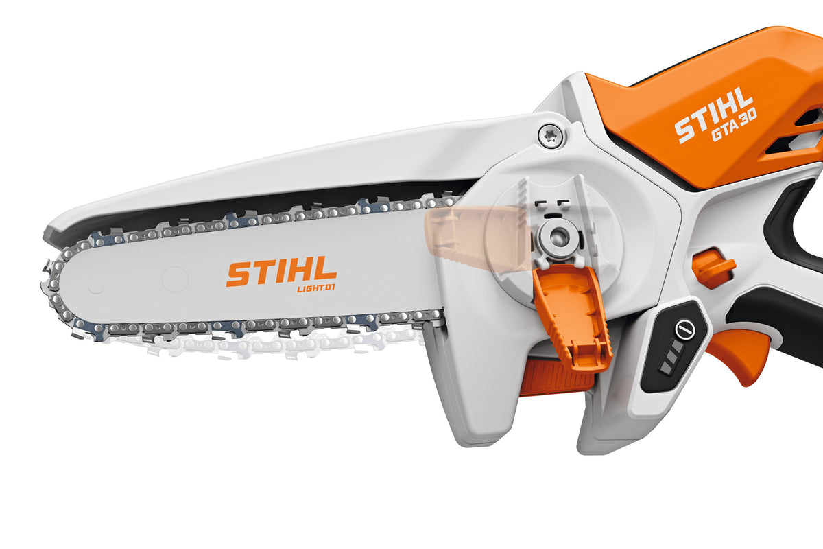 STIHL GTA 30 Akku-Gehölzschneider im Einsatz