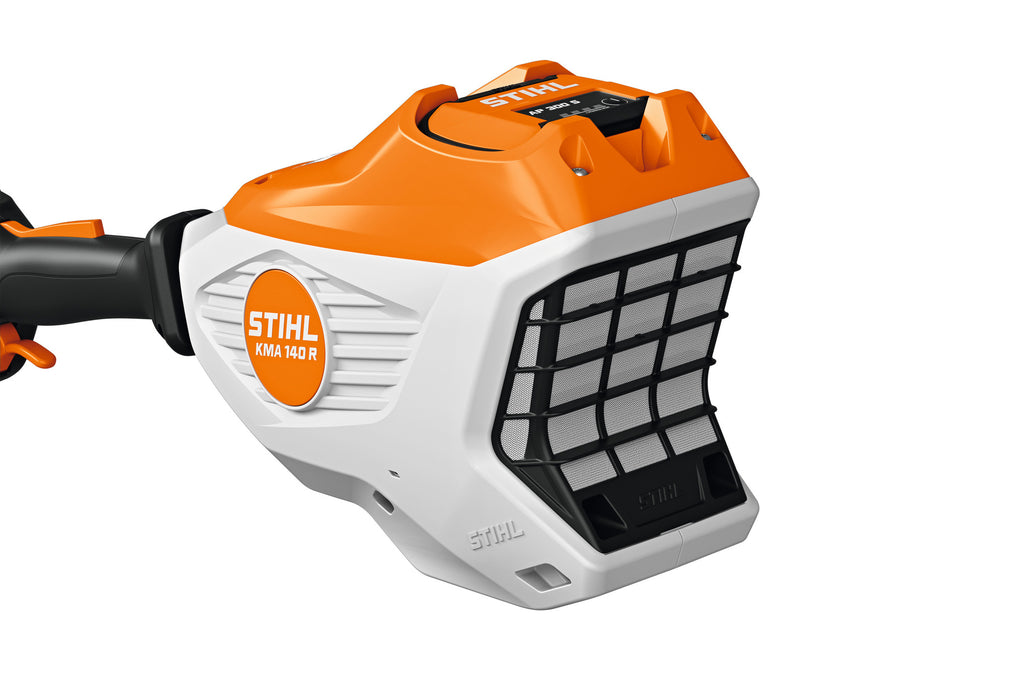 STIHL KMA 140 R Akku-KombiMotor im Einsatz