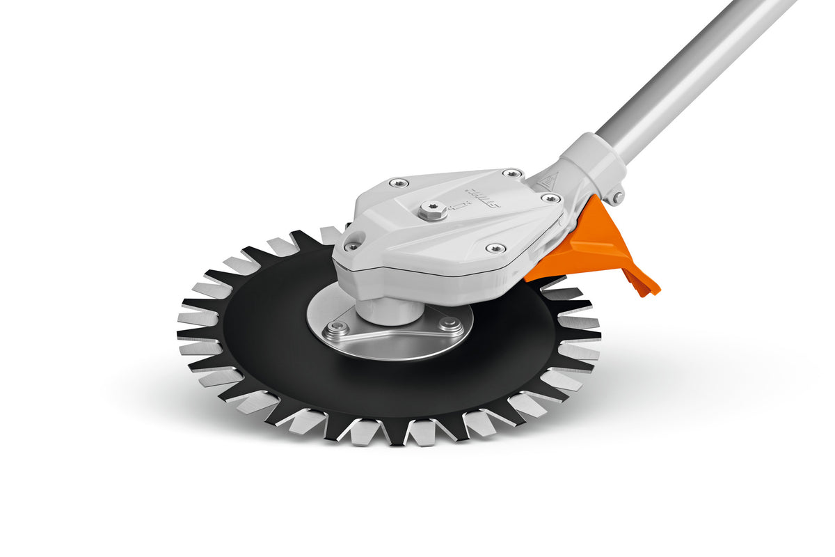 STIHL RGA 140 Akku-Kreiselschere im Einsatz