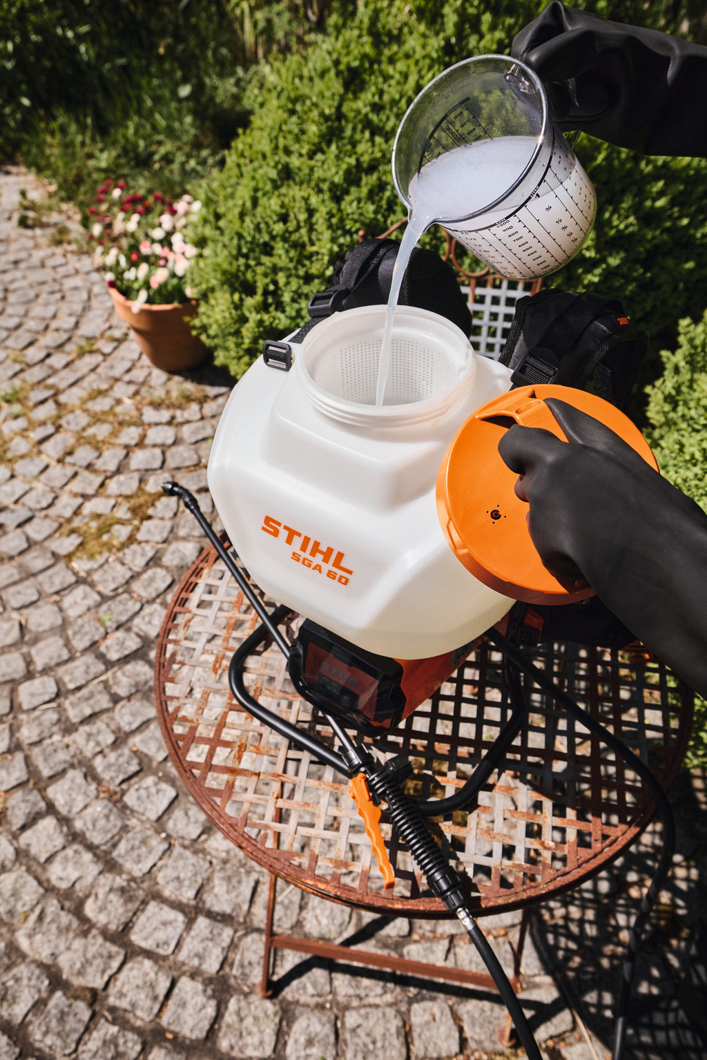 STIHL SGA 60 Akku-Spritzgerät im Einsatz