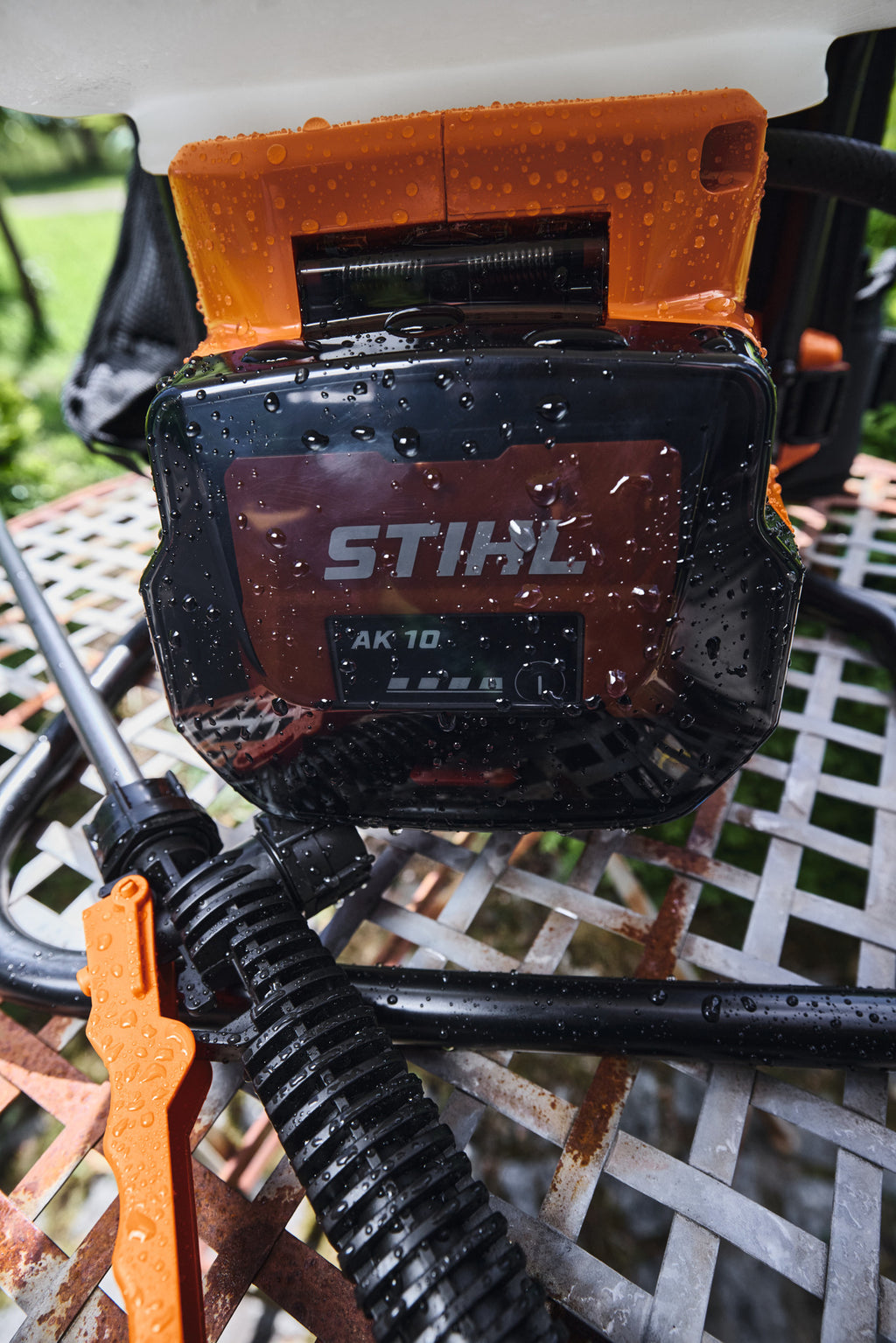 STIHL SGA 60 Akku-Spritzgerät Behälter