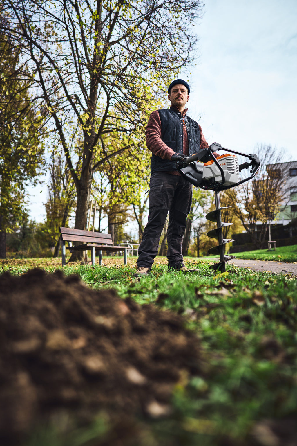STIHL BTA 140 Akku-Erdbohrgerät Bediengriff mit Display