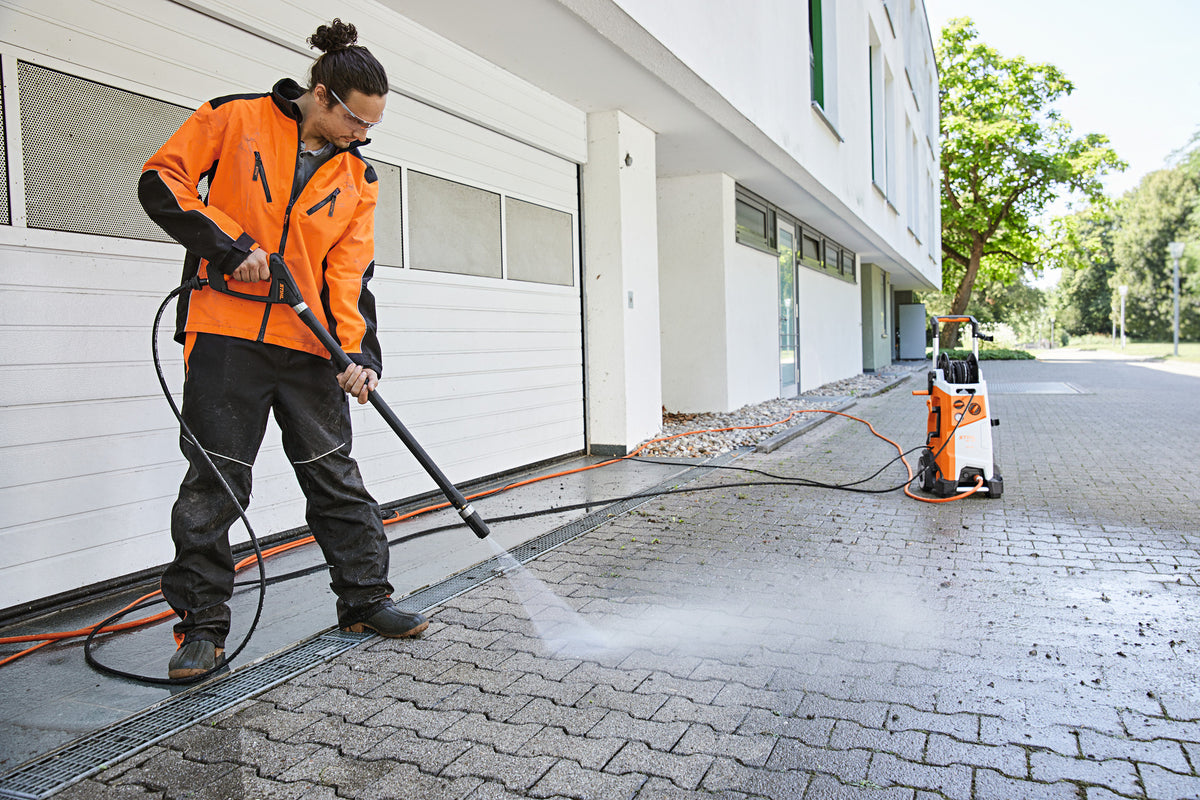 STIHL RE 170 PLUS Hochdruckreiniger im Einsatz