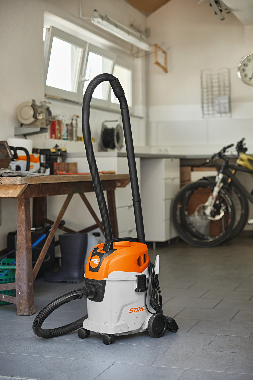 STIHL SE 33 Nass- und Trockensauger im Einsatz