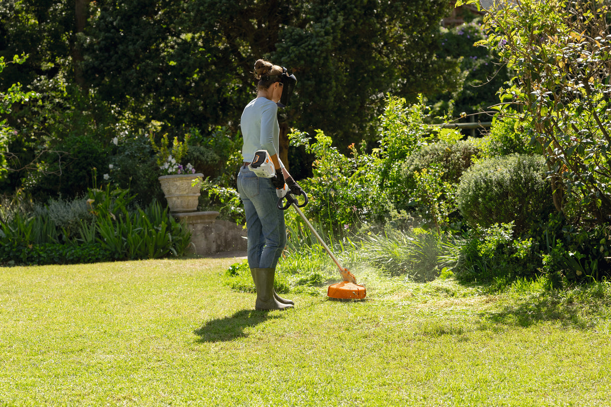STIHL FSA 60 R Akku-Freischneider im Einsatz