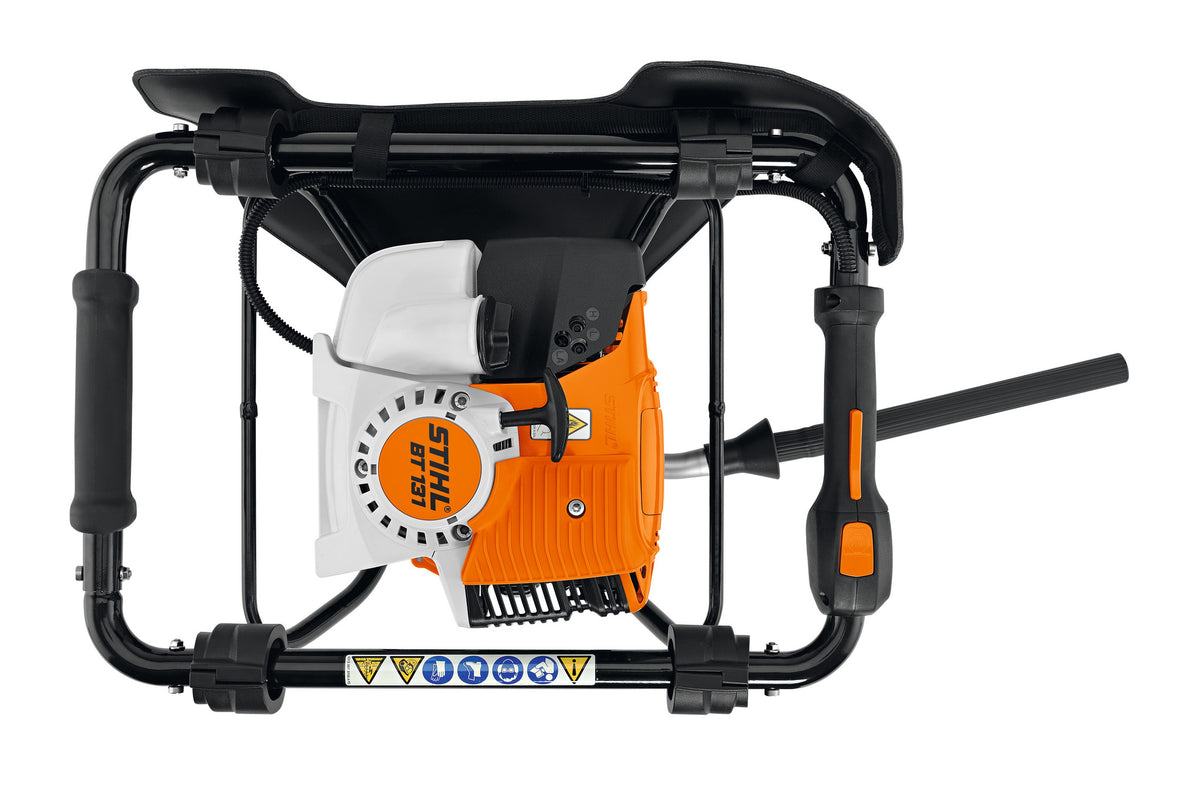 STIHL BT 131 Benzin-Erdbohrgerät im Einsatz