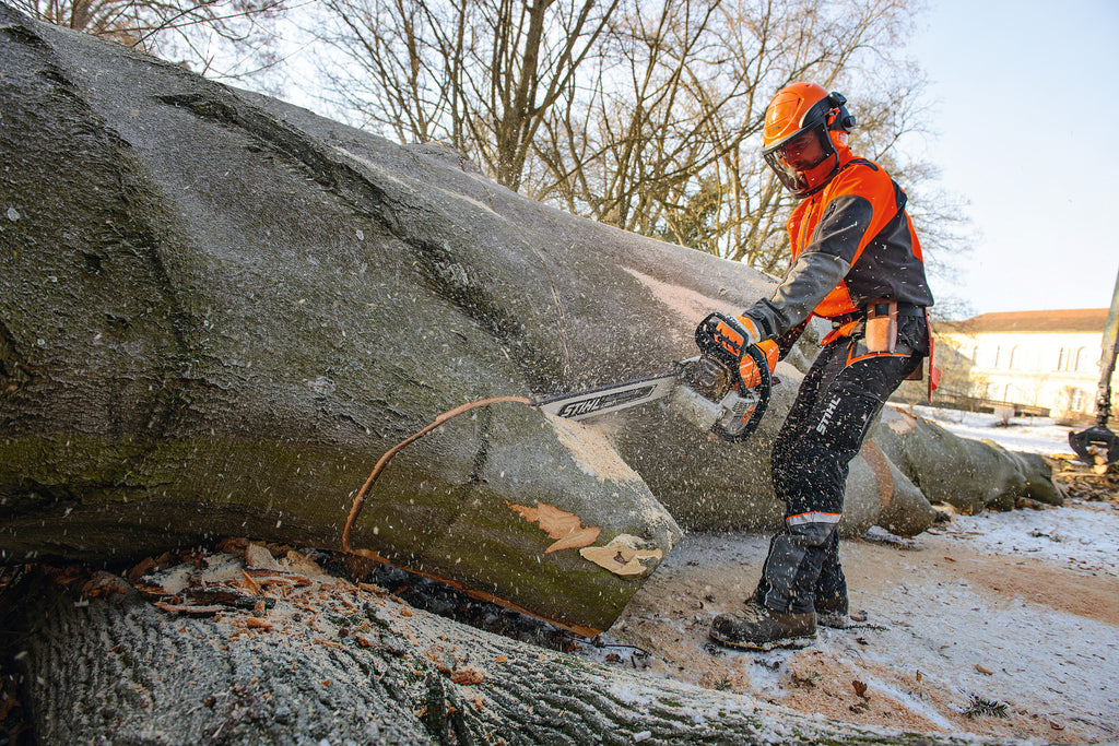 STIHL MS 661 C-M Benzin-Kettensäge im Einsatz