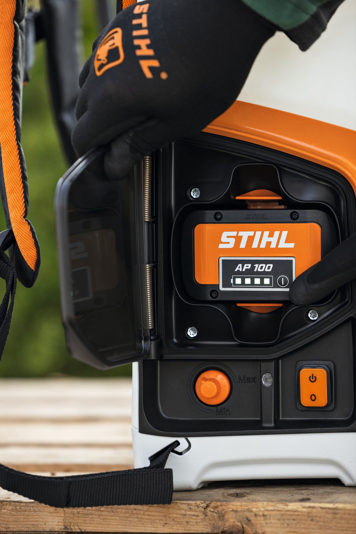 STIHL SGA 85 Akku-Spritzgerät Behälter mit Füllstandsanzeige