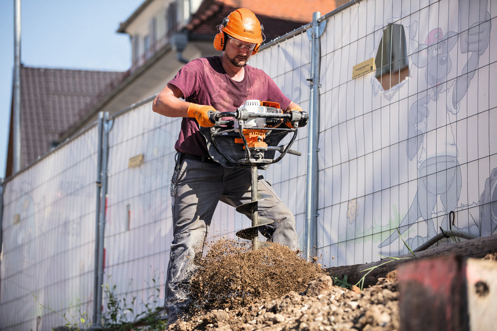 STIHL BT 131 Benzin-Erdbohrgerät Seitenansicht