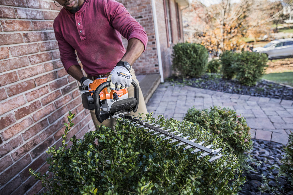 STIHL HS 45 Benzin-Heckenschere im Einsatz