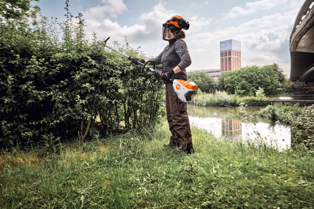 STIHL HLA 140 B Akku-Langheckenschneider
