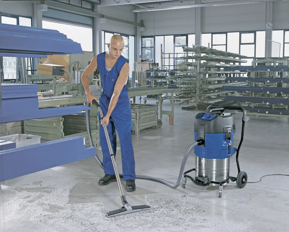Nilfisk ATTIX 7 im Einsatz in der Produktion
